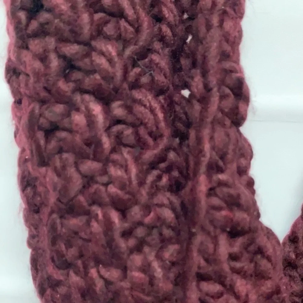 Old navy maroon infinity scarf NWT crocheted measurements in pic‎ (W-005)